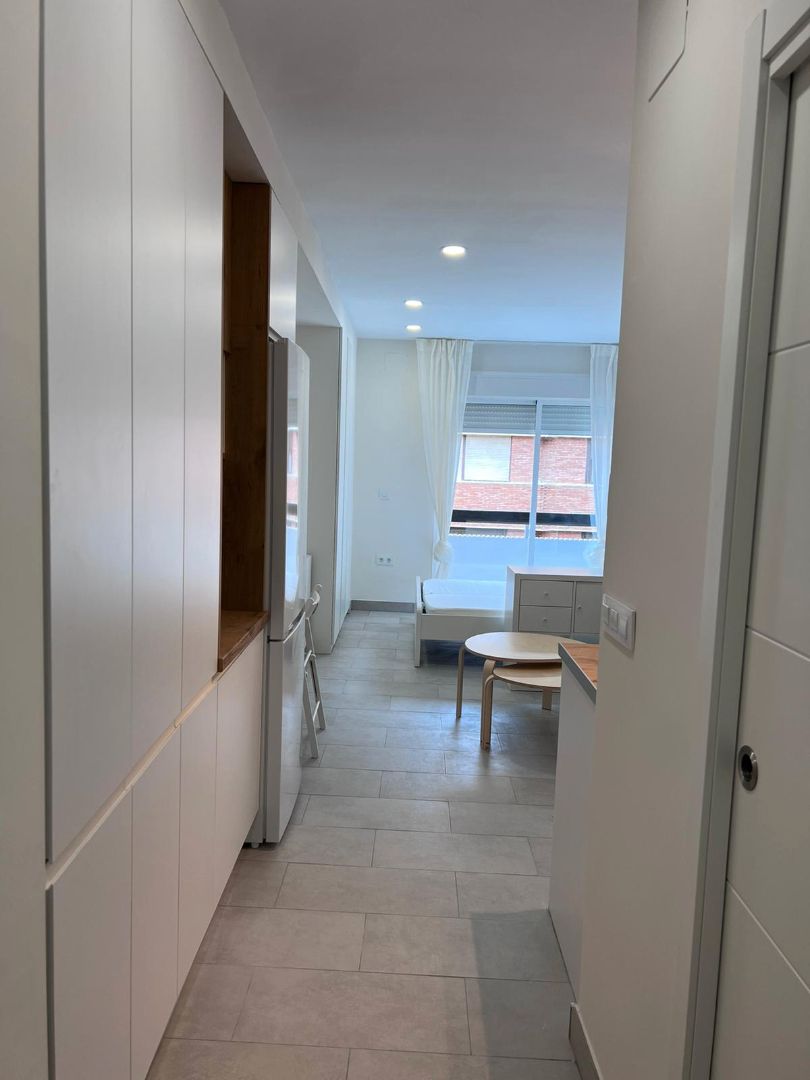 Study to rent in  Sevilla Capital  with Air Conditioner, Terrace and Furnished
