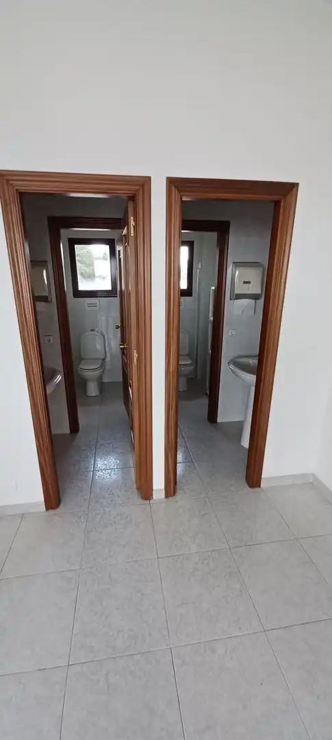 Baño de Oficina de alquiler en Santiago de Compostela  con Calefacción