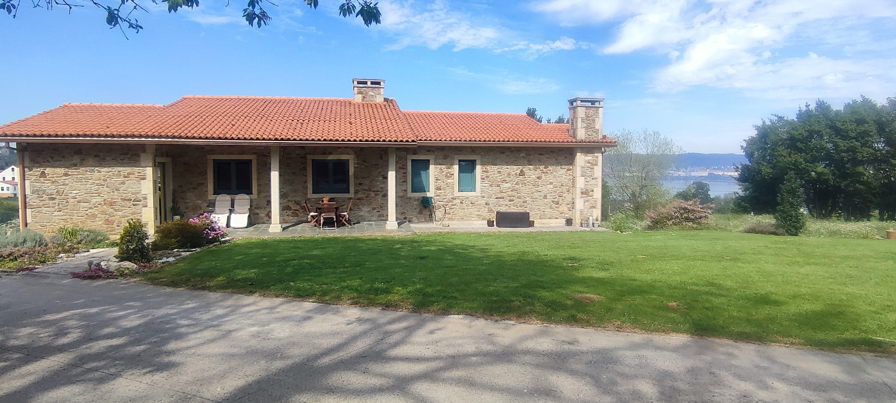 Vista exterior de Casa o xalet en venda en Fene amb Calefacció, Jardí privat i Parquet
