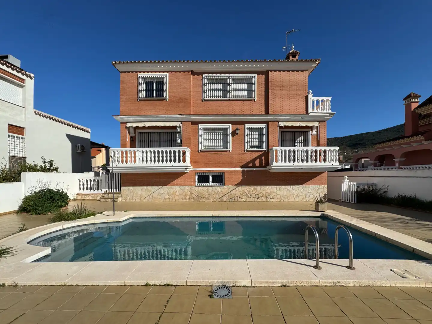 Piscina de Casa o xalet en venda en Alhaurín de la Torre amb Aire condicionat, Calefacció i Jardí privat