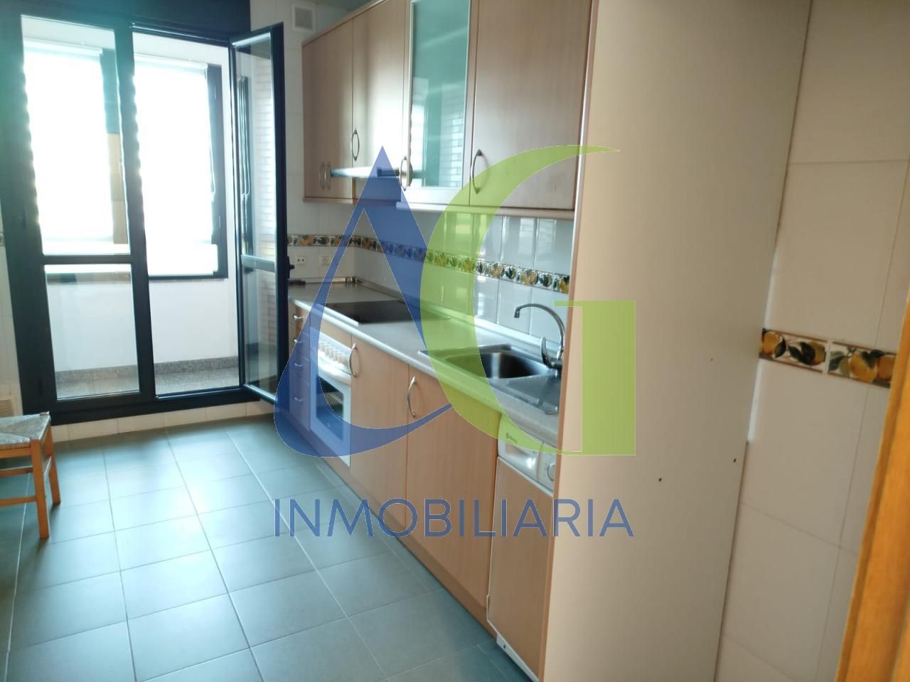 Cuina de Pis de lloguer en Villaquilambre amb Calefacció, Parquet i Traster