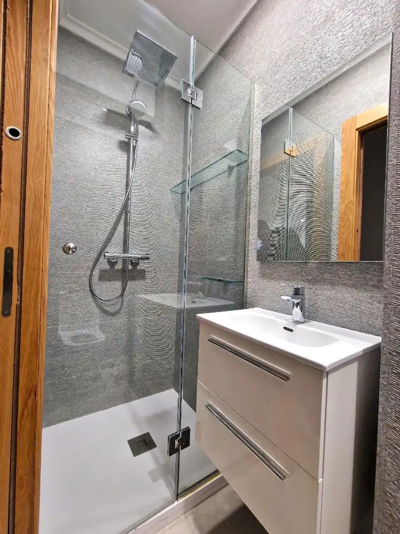 Baño de Piso de alquiler en Santander con Calefacción, Amueblado y Horno