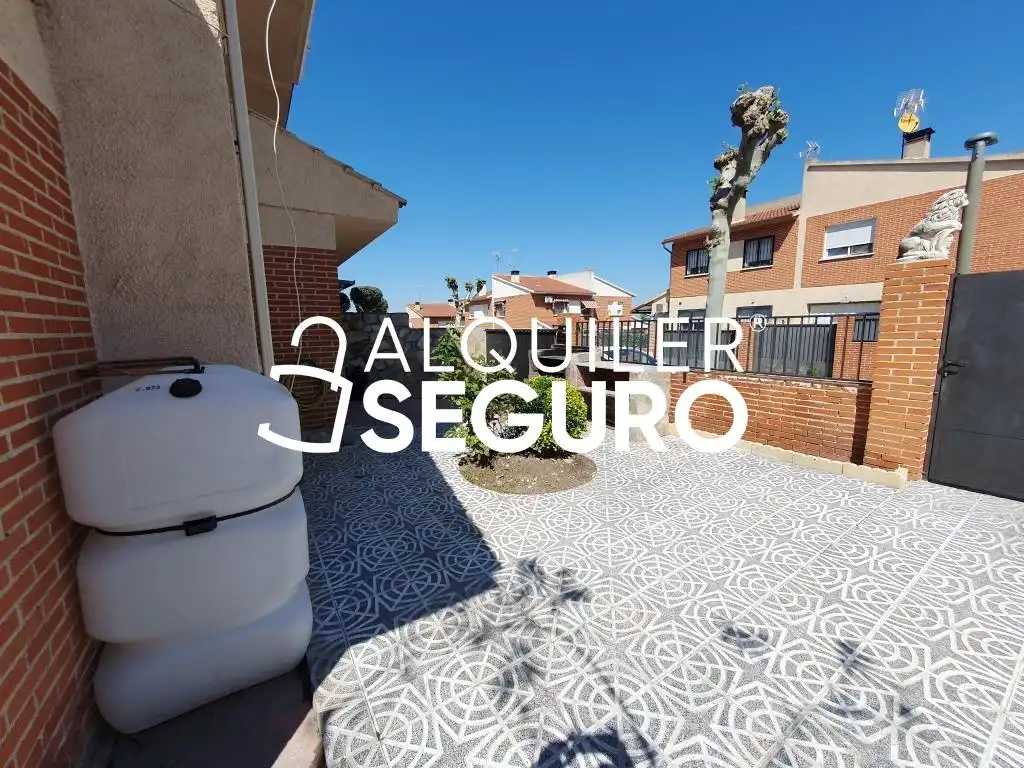 Exterior view of Houses for rent in Batres  with Heating, Terrace and Swimming Pool