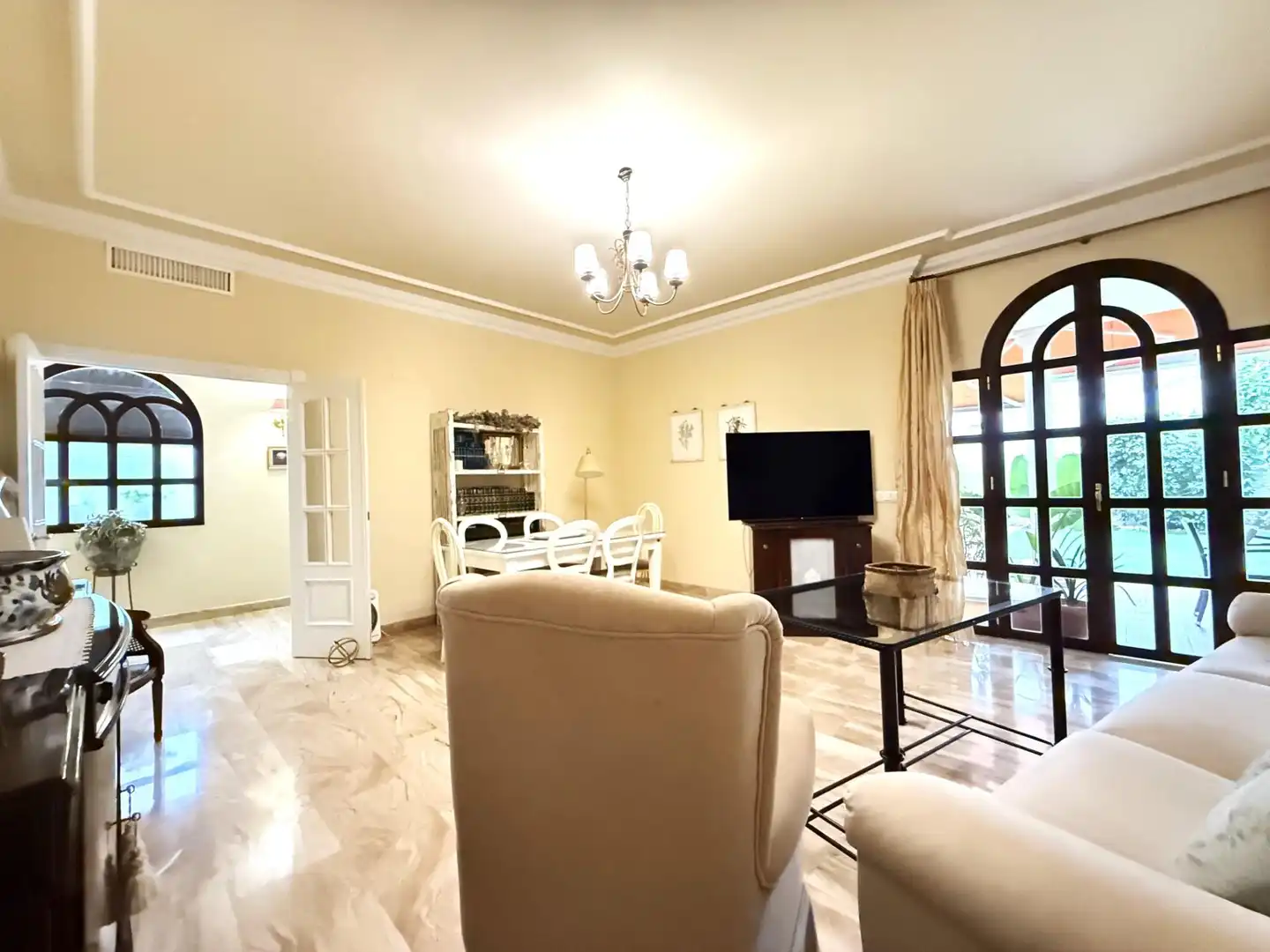 Sala d'estar de Casa o xalet en venda en Posadas amb Aire condicionat, Calefacció i Jardí privat
