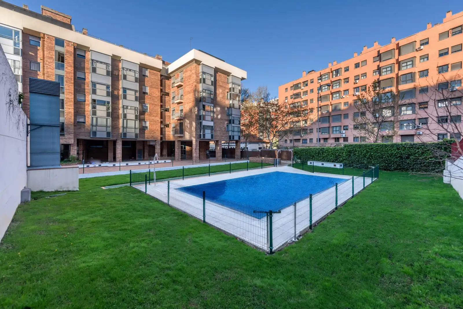 Piscina de Pis en venda en Madrid amb Aire condicionat, Terrassa i Traster