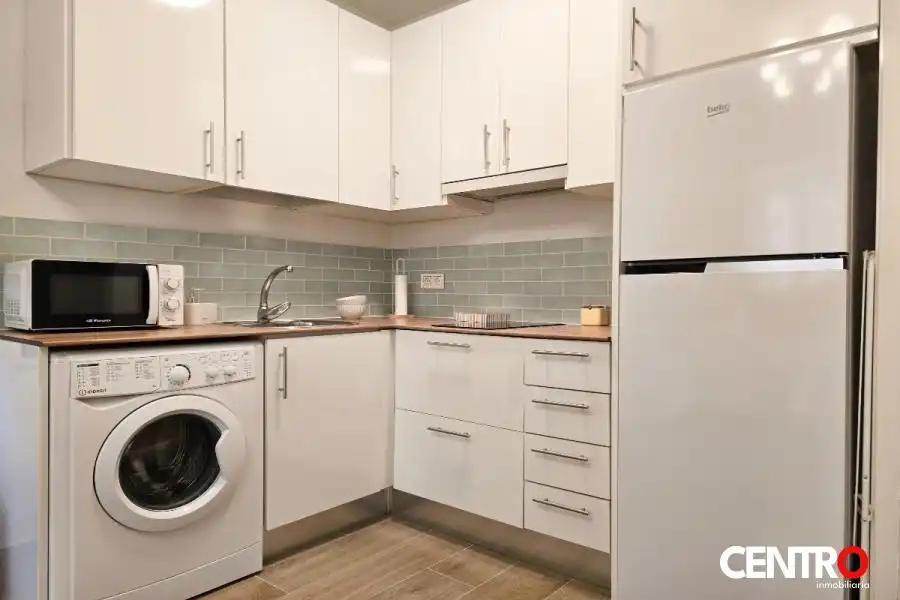 Cuina de Apartament de lloguer en Granada amb Aire condicionat