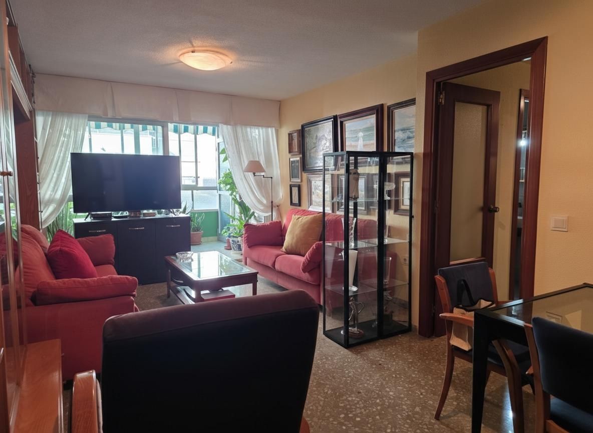 Sala d'estar de Pis en venda en Benalmádena amb Aire condicionat i Terrassa
