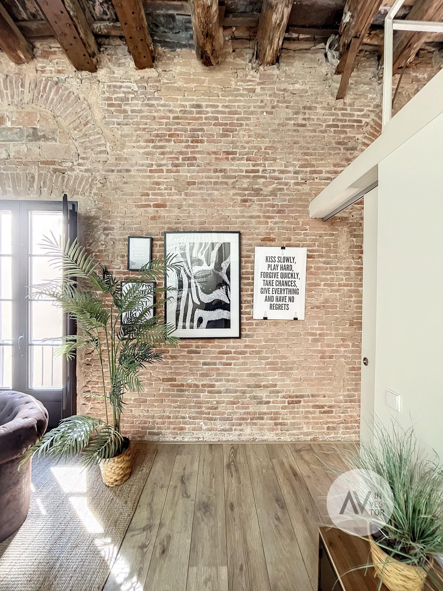 Exterior view of Attic for sale in  Barcelona Capital  with Air Conditioner, Heating and Terrace