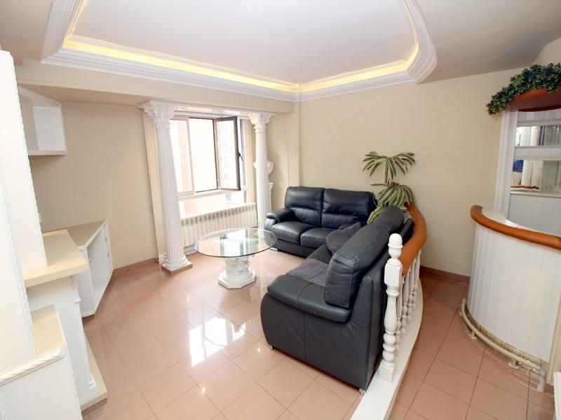 Sala d'estar de Pis en venda en Santurtzi  amb Calefacció, Terrassa i Traster