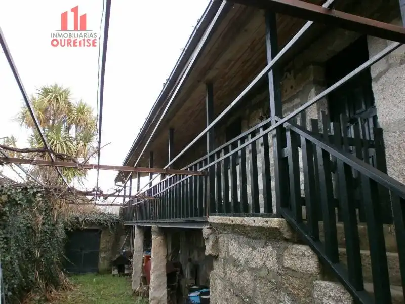 Vista exterior de Casa o chalet en venta en Amoeiro con Trastero y Balcón