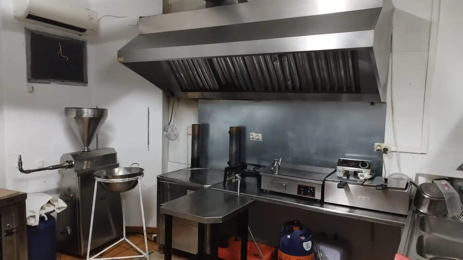 Cocina de Local de alquiler en Camas con Aire acondicionado, Calefacción y Terraza
