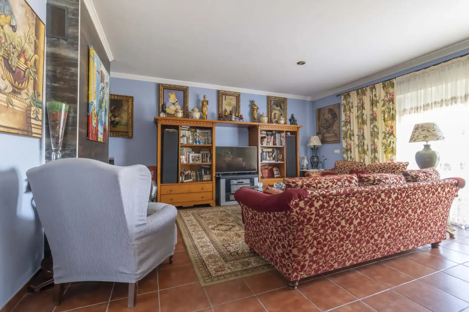Sala d'estar de Casa o xalet en venda en Alcalá de Guadaira amb Aire condicionat, Terrassa i Piscina