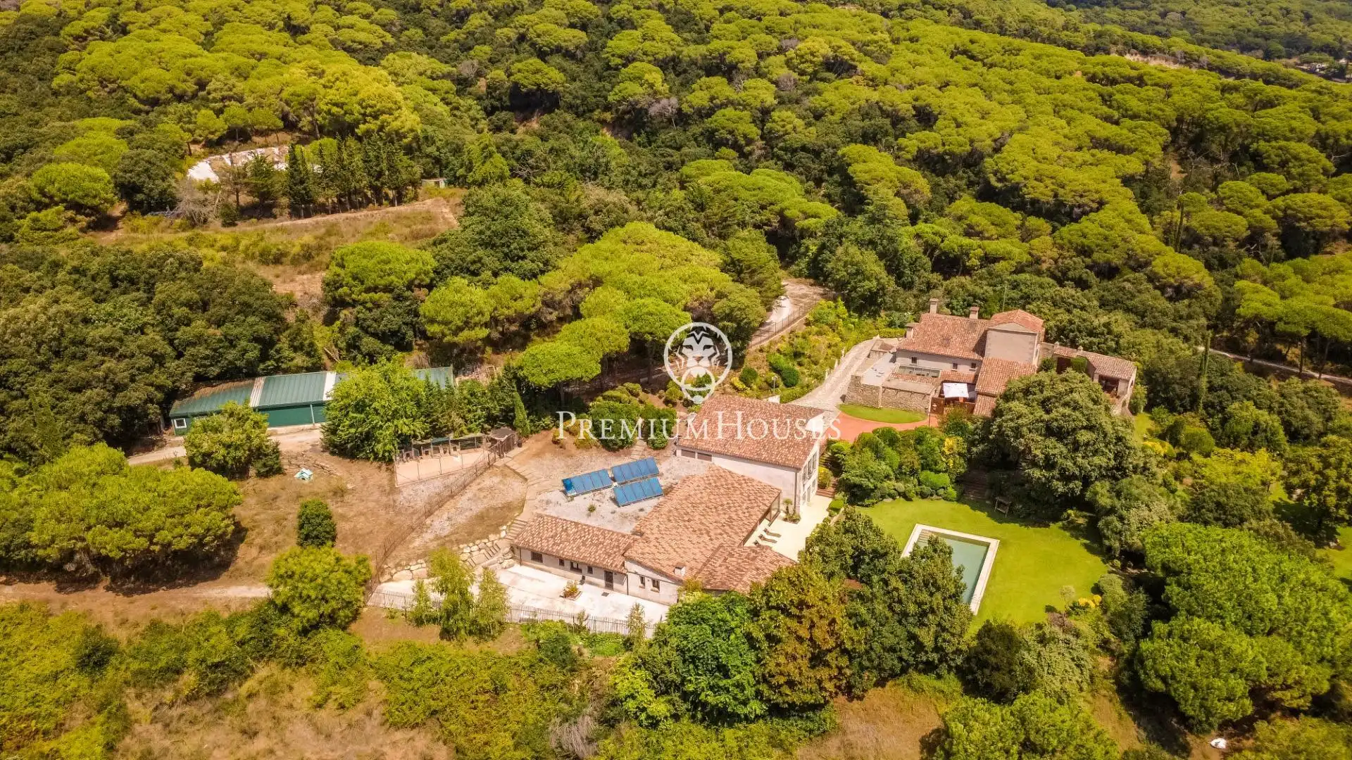 Vista exterior de Finca rústica en venda en Sant Andreu de Llavaneres amb Aire condicionat, Calefacció i Piscina