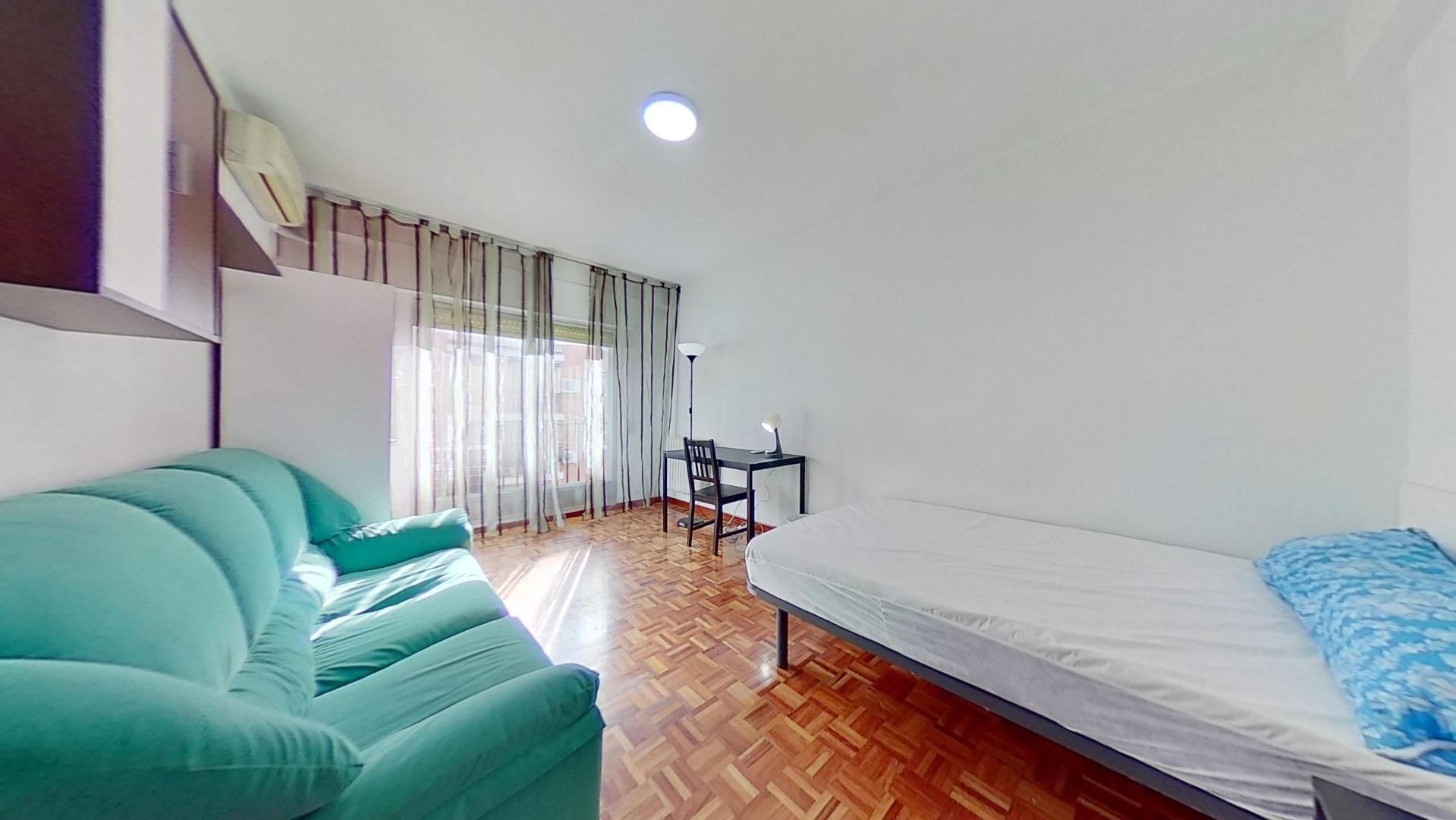 Flat to share in Calle del Cerro de la Alcazaba, Entrevías, Puente de Vallecas