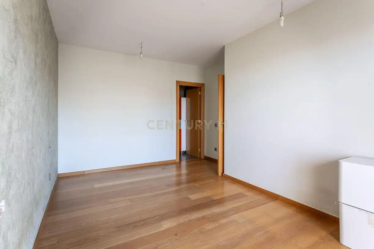 Habitación de Apartamento en venta en Badalona con Jardín privado, Piscina y Balcón