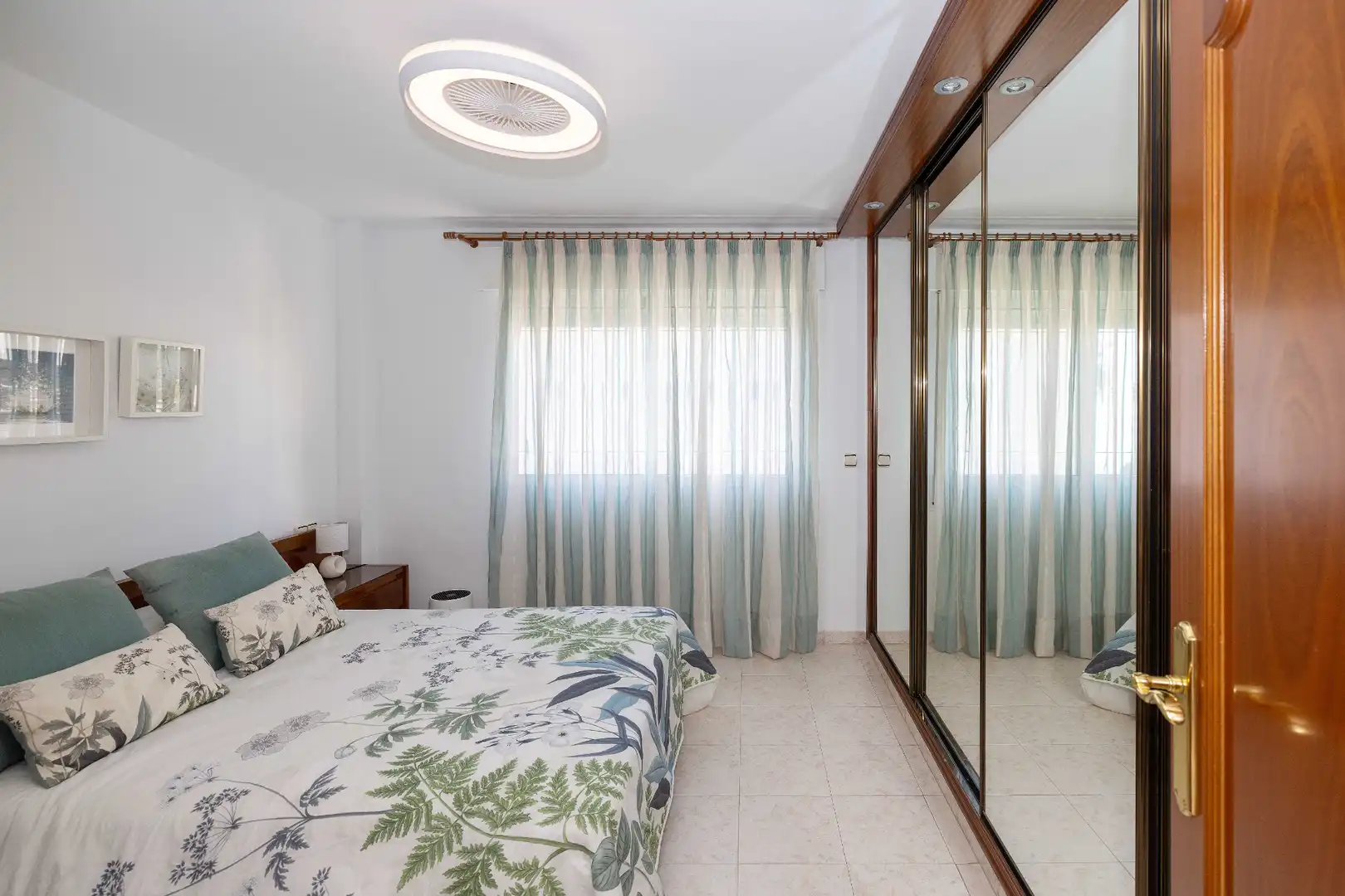 Dormitori de Casa o xalet en venda en Málaga amb Aire condicionat, Calefacció i Jardí privat