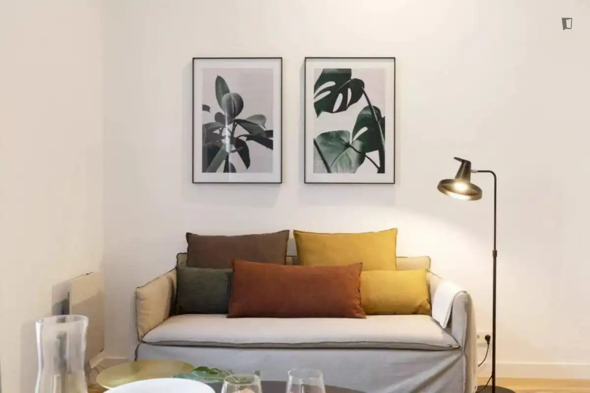 Study for rent in Cortes - Huertas