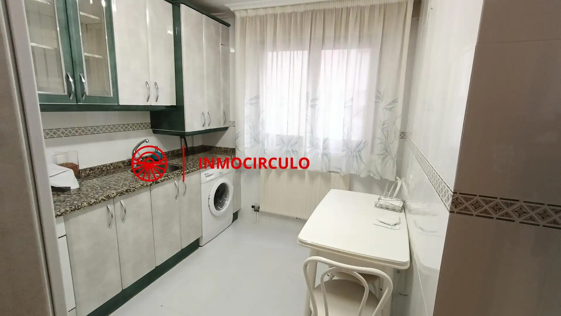 Cuina de Apartament en venda en Burgos amb Calefacció i Traster