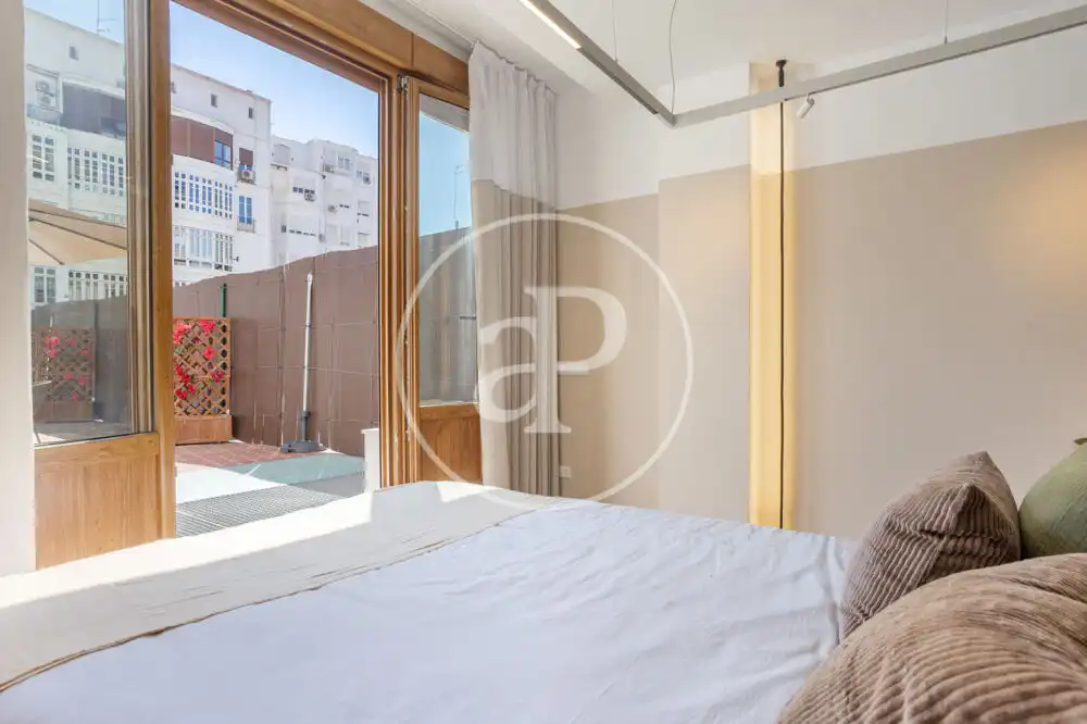 Schlafzimmer von Wohnung zur Miete in Valencia mit Klimaanlage, Heizung und Terrasse