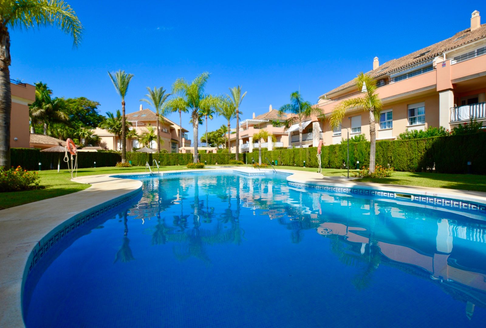 Exterior view of Flat for sale in Marbella  with Air Conditioner, Terrace and Furnished