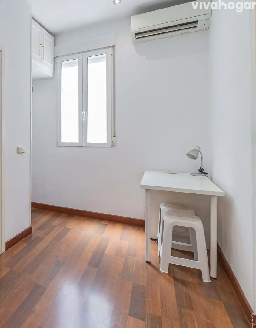 Bedroom of Flat for sale in Madrid  with Air Conditioner, Heating and Furnished