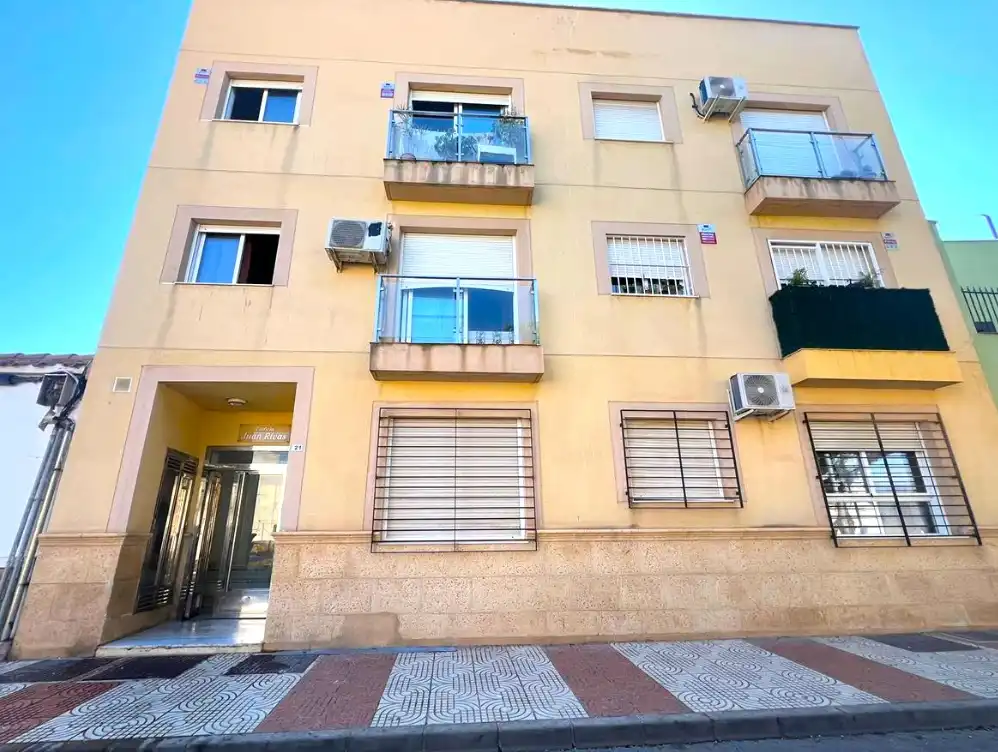 Vista exterior de Piso en venta en Roquetas de Mar