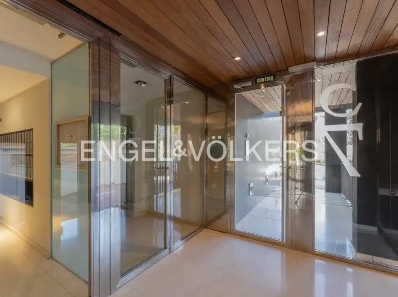 Flat for sale in Barcelona  with Air Conditioner, Heating and Swimming Pool