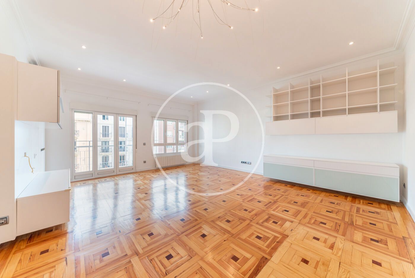 Living room of Flat to rent in  Madrid Capital  with Air Conditioner, Heating and Terrace