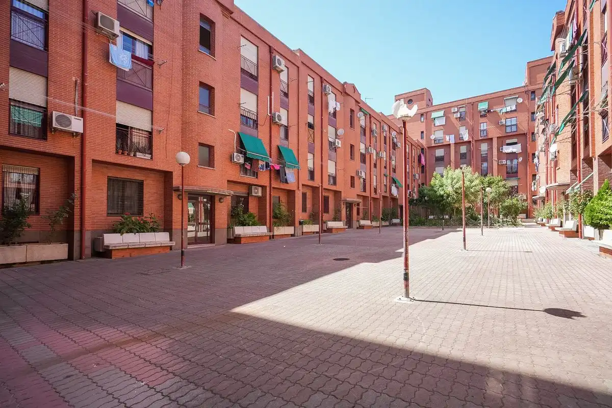 Vista exterior de Pis en venda en Madrid amb Calefacció i Traster