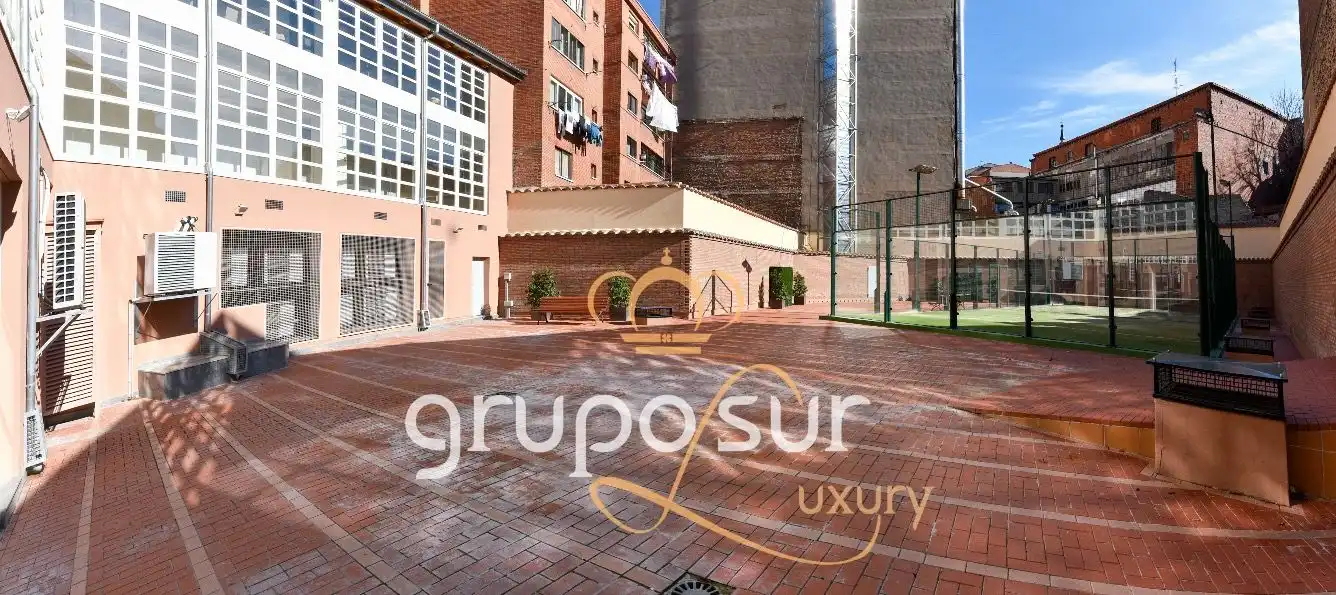Vista exterior de Ático en venta en Valladolid con Calefacción, Parquet y Trastero