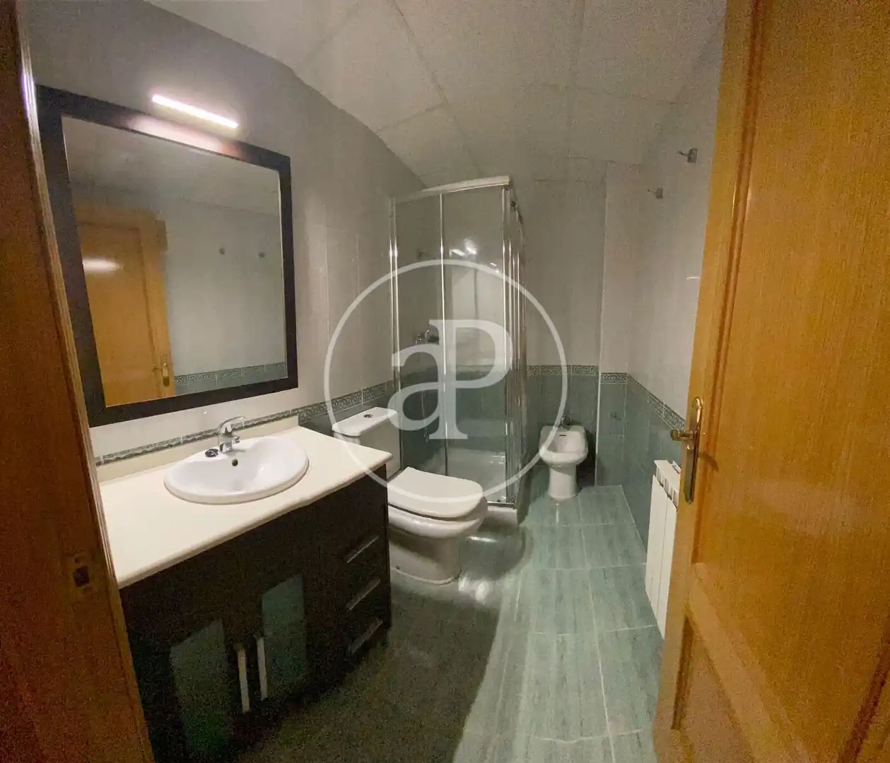 Baño de Piso de alquiler en Valencia con Aire acondicionado, Calefacción y Jardín privado
