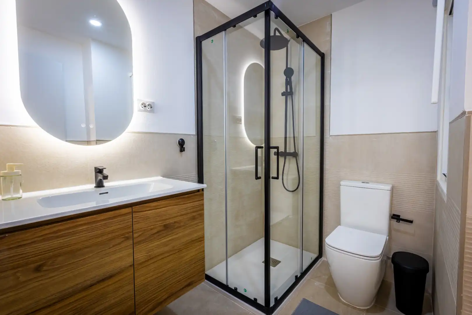 Bathroom of Flat for share in Parla  with Heating, Furnished and Oven