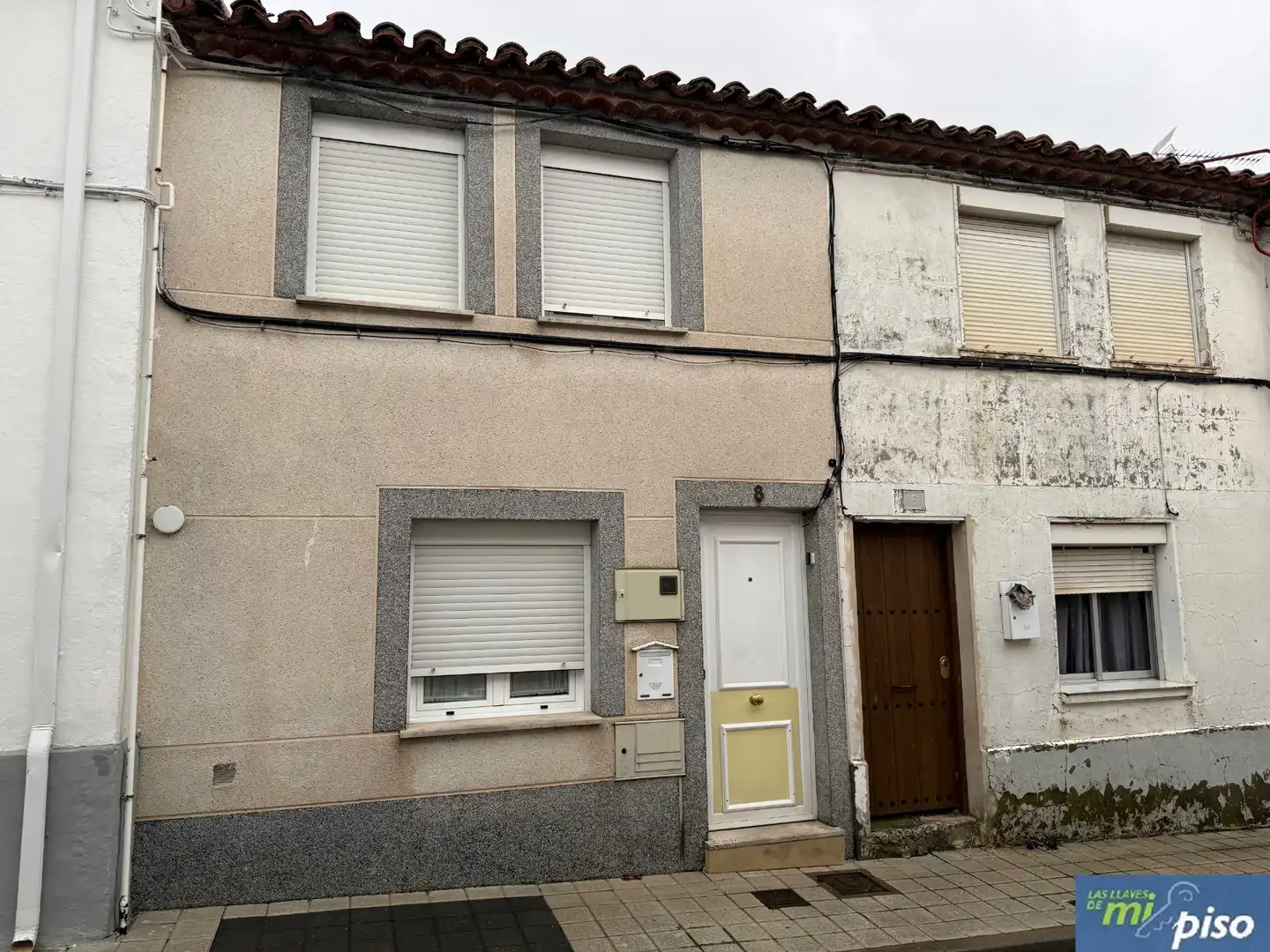 Vista exterior de Casa adosada en venda en Cabezón de Pisuerga amb Calefacció, Jardí privat i Parquet