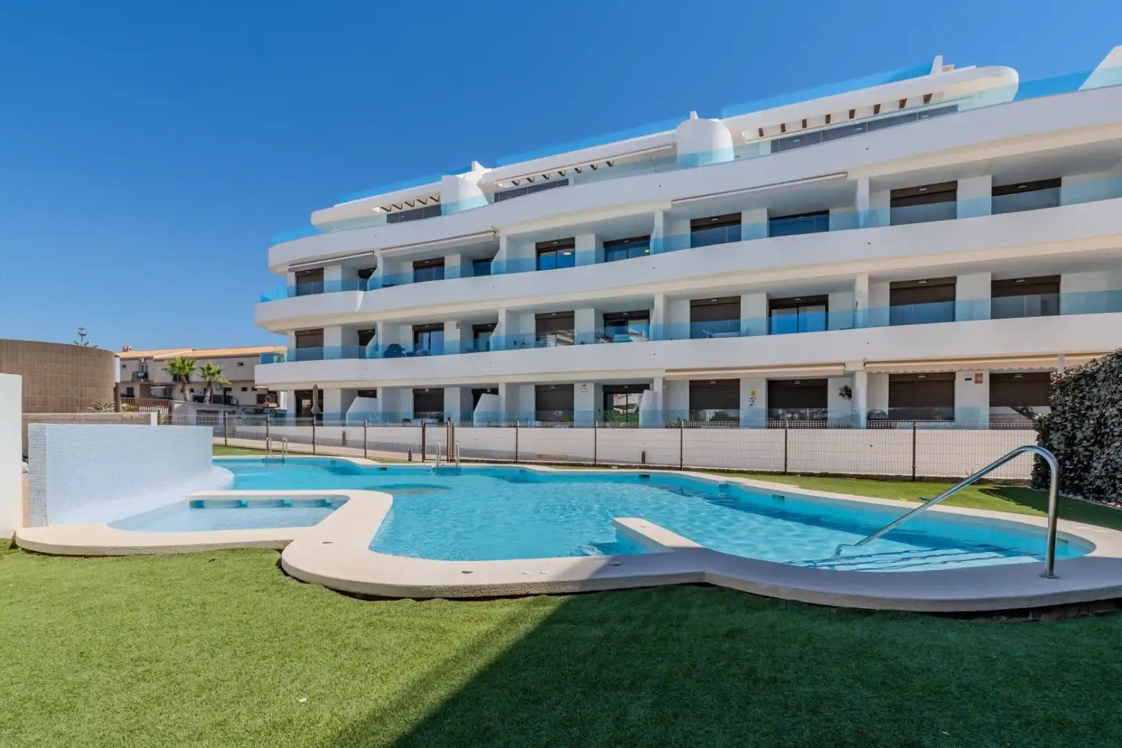 Vista exterior de Apartament en venda en Orihuela amb Aire condicionat, Calefacció i Terrassa