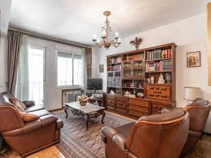 Sala d'estar de Pis en venda en  Madrid Capital amb Calefacció i Terrassa
