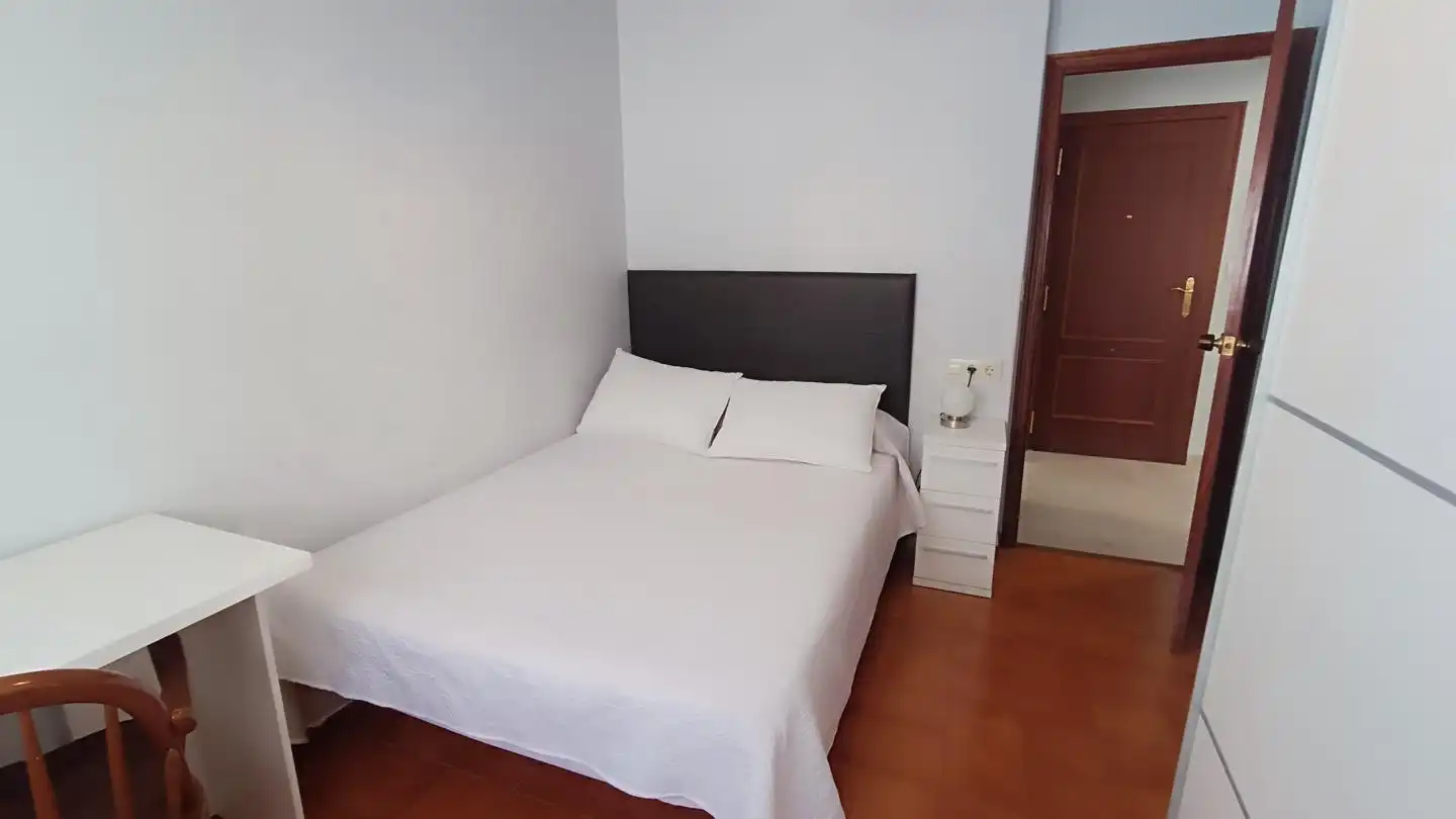 Bedroom of Flat for rent in Pontevedra Capital 