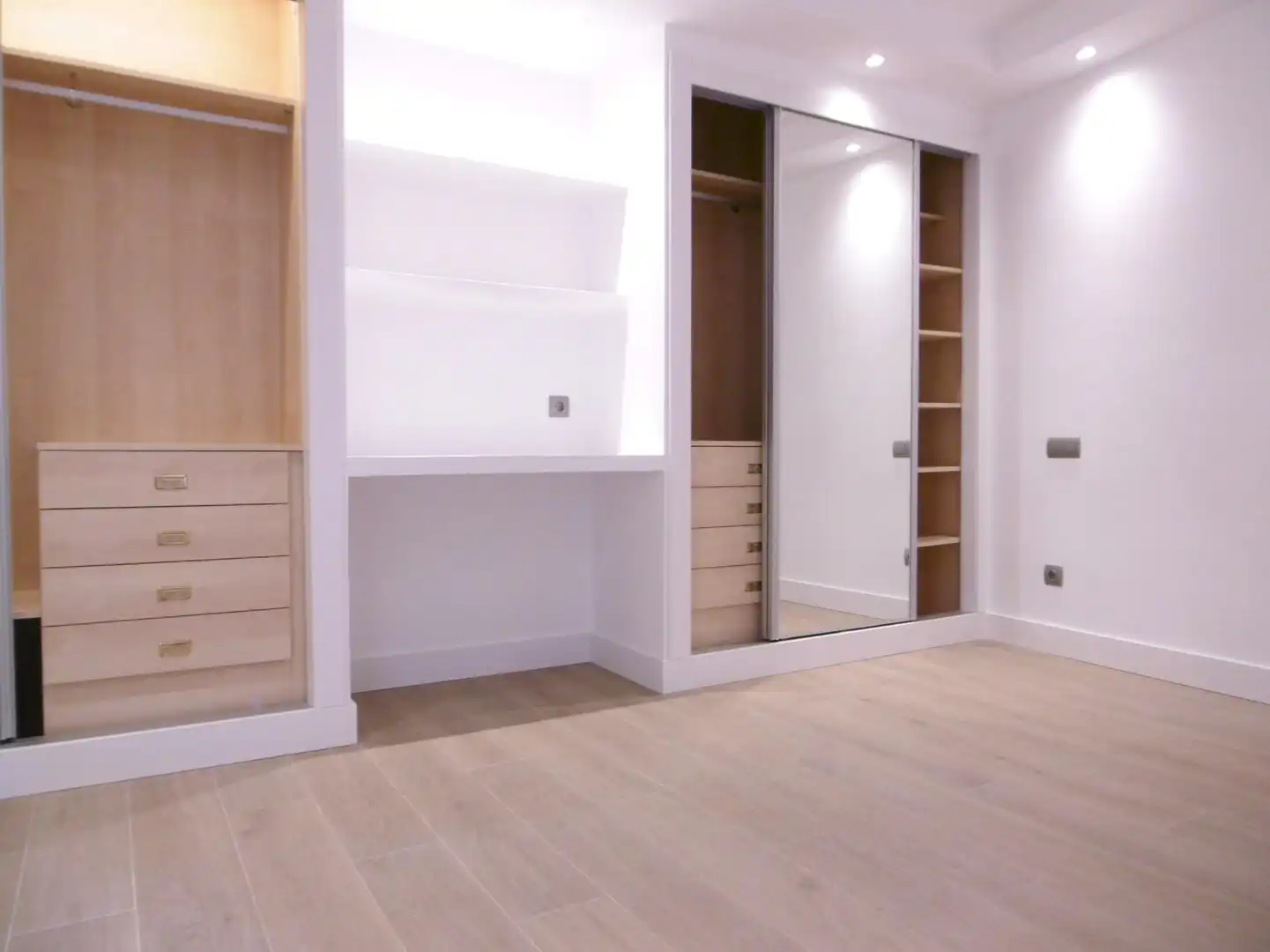Schlafzimmer von Wohnungen zur Miete in Valladolid mit Heizung und Balkon