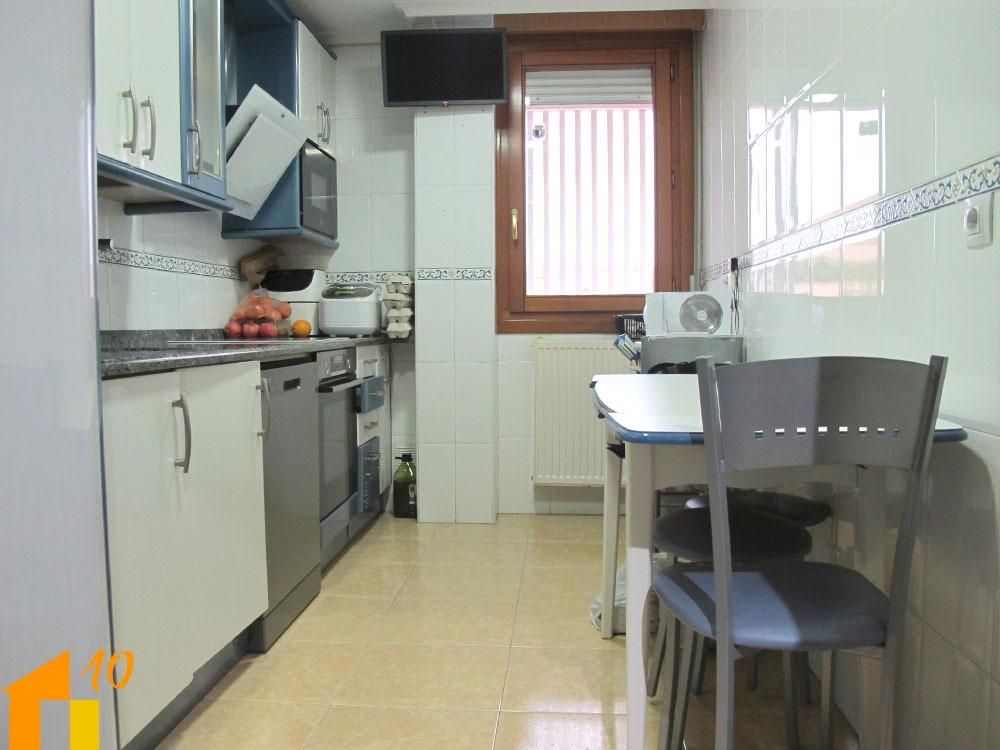 Kitchen of Flat for sale in Burgos Capital  with Heating and Storage room