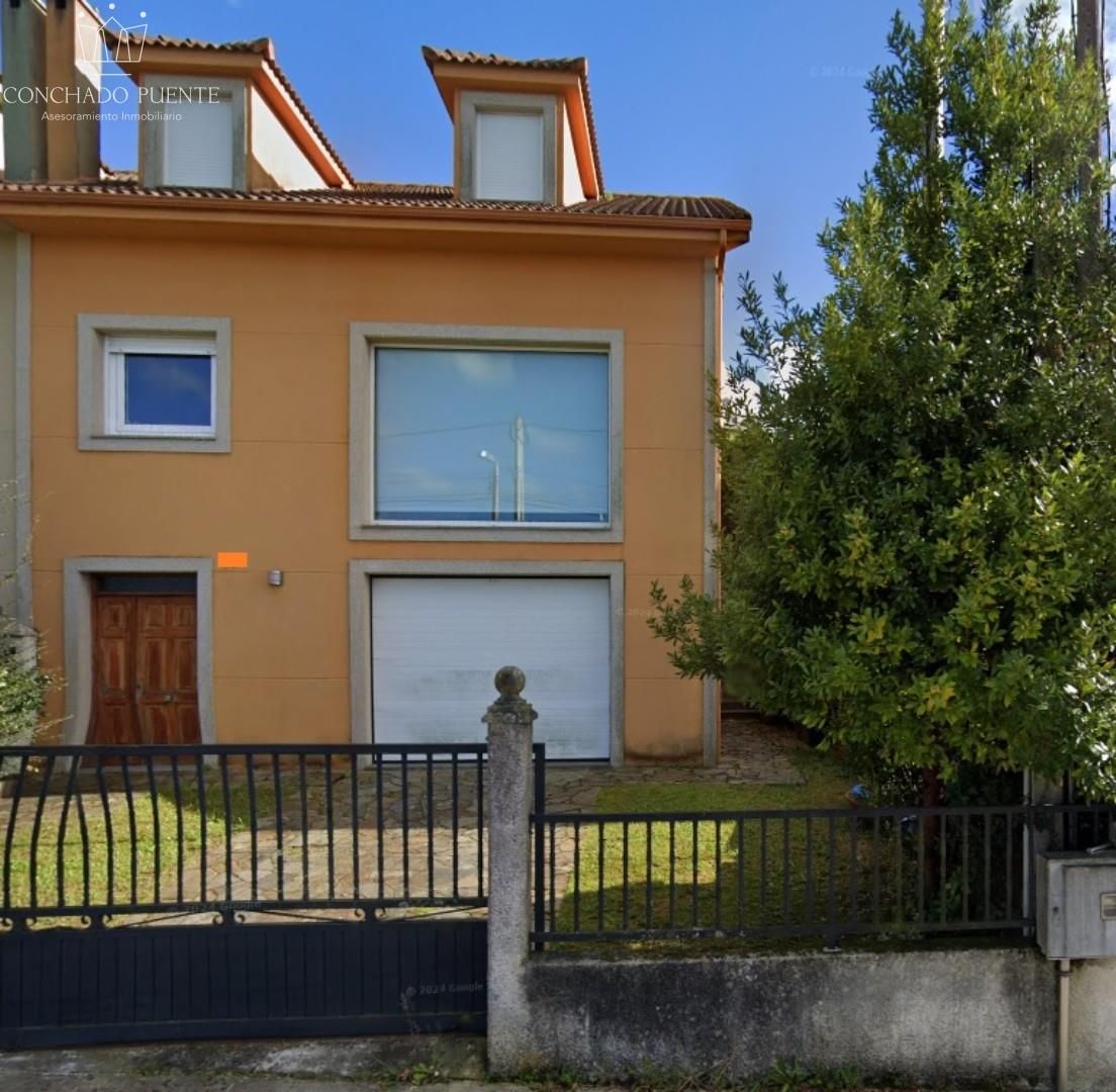 Exterior view of Single-family semi-detached for sale in Oleiros  with Private garden