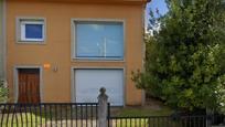 Exterior view of Single-family semi-detached for sale in Oleiros  with Private garden