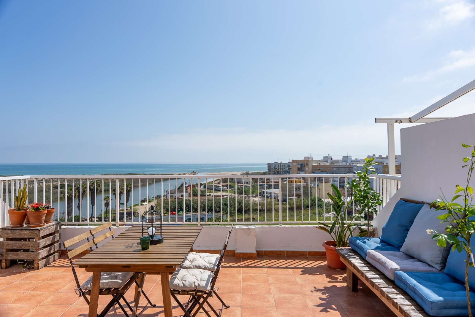 Terrassa de Apartament per a compartir en  Valencia Capital amb Aire condicionat i Terrassa