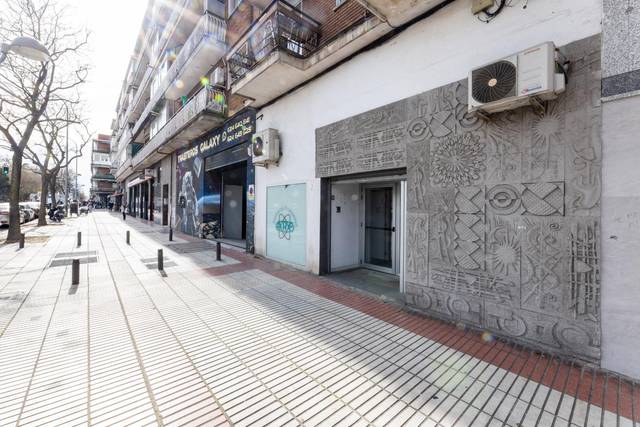 Local comercial en Venta en Avenida Albufera, 236 en Palomeras Sureste