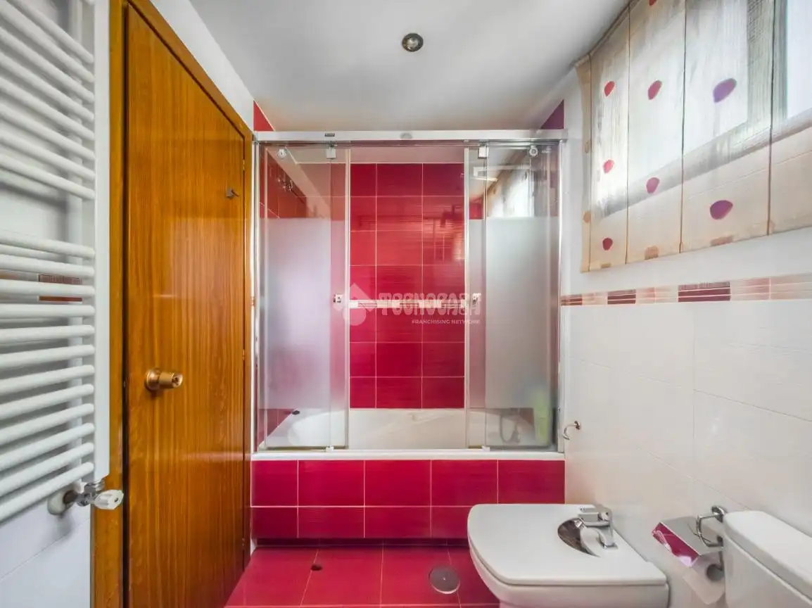 Baño de Piso en venta en Madrid con Calefacción y Terraza