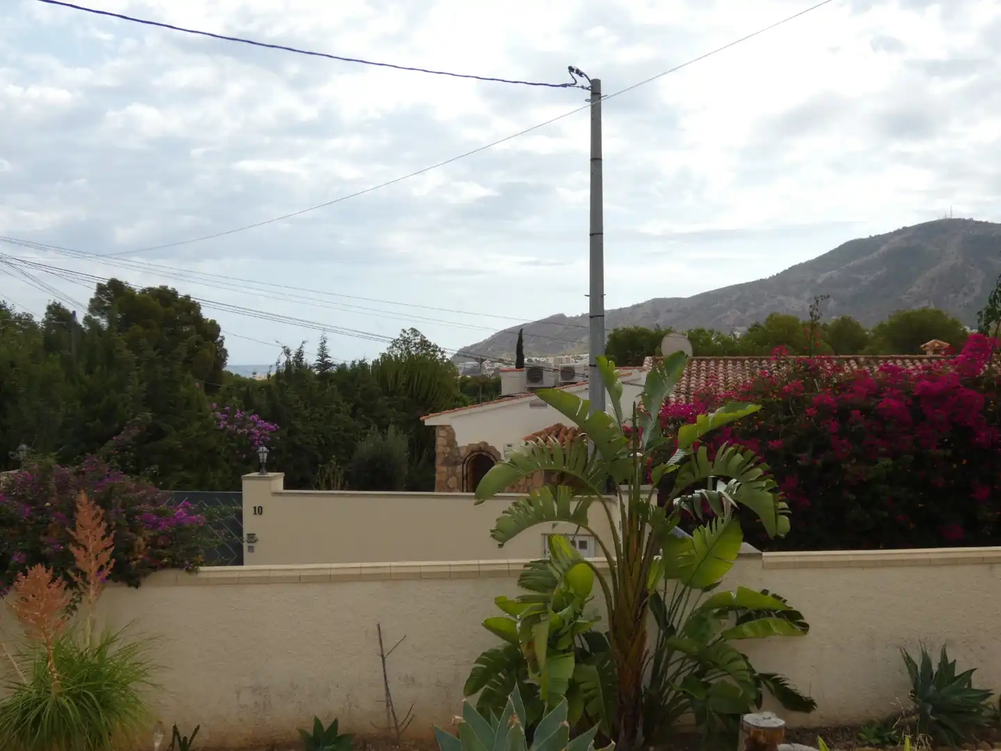 Vista exterior de Casa o chalet en venta en L'Alfàs del Pi con Aire acondicionado, Calefacción y Jardín privado