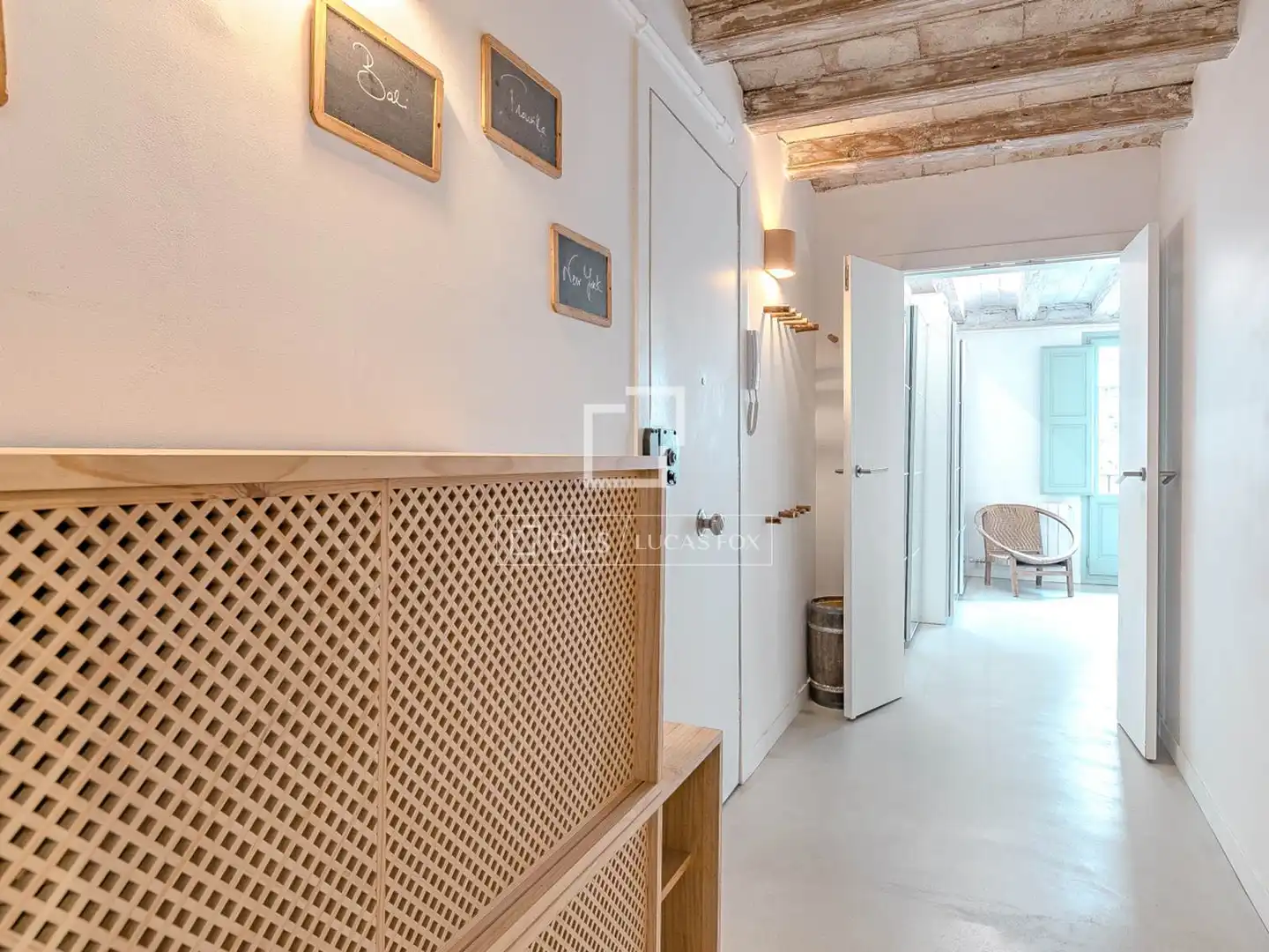 Wohnung zum Verkauf in Barcelona mit Klimaanlage, Heizung und Terrasse