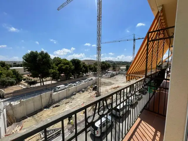 Vista exterior de Pis en venda en Alicante / Alacant amb Aire condicionat, Calefacció i Moblat