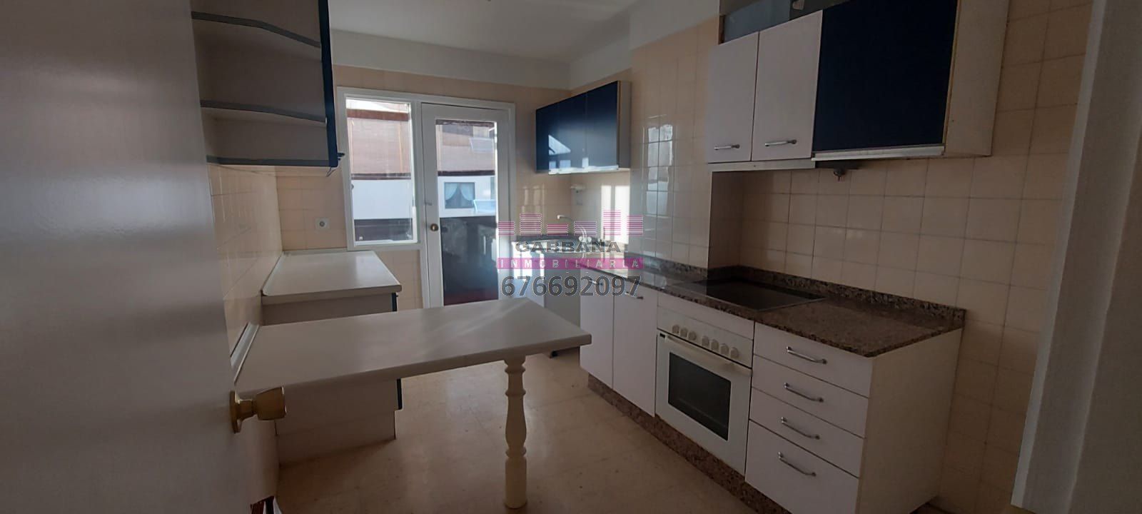 Kitchen of Flat to rent in Vigo   with Heating, Parquet flooring and Terrace
