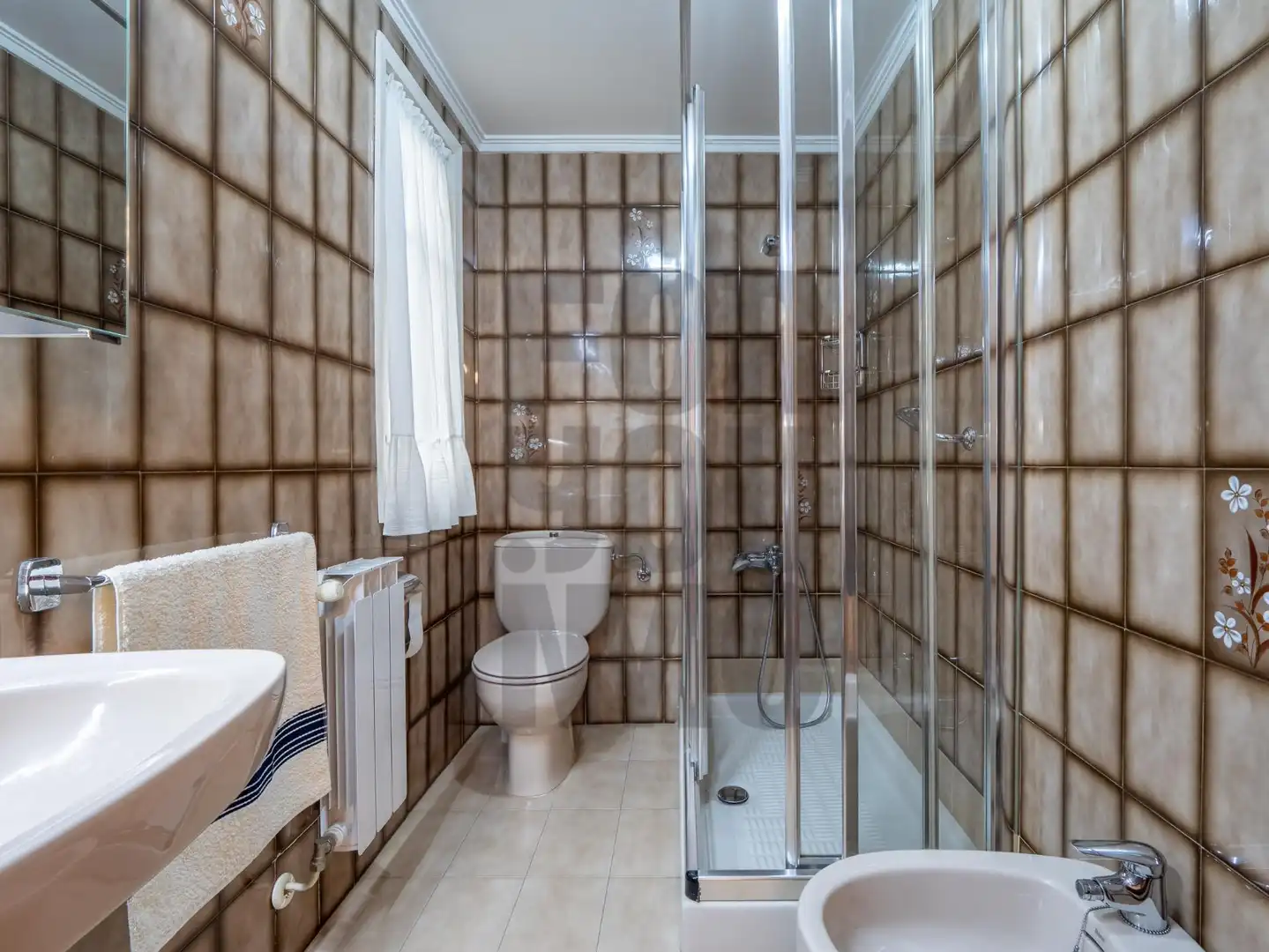 Bathroom of Flat for sale in Donostia - San Sebastián   with Heating, Parquet flooring and Terrace