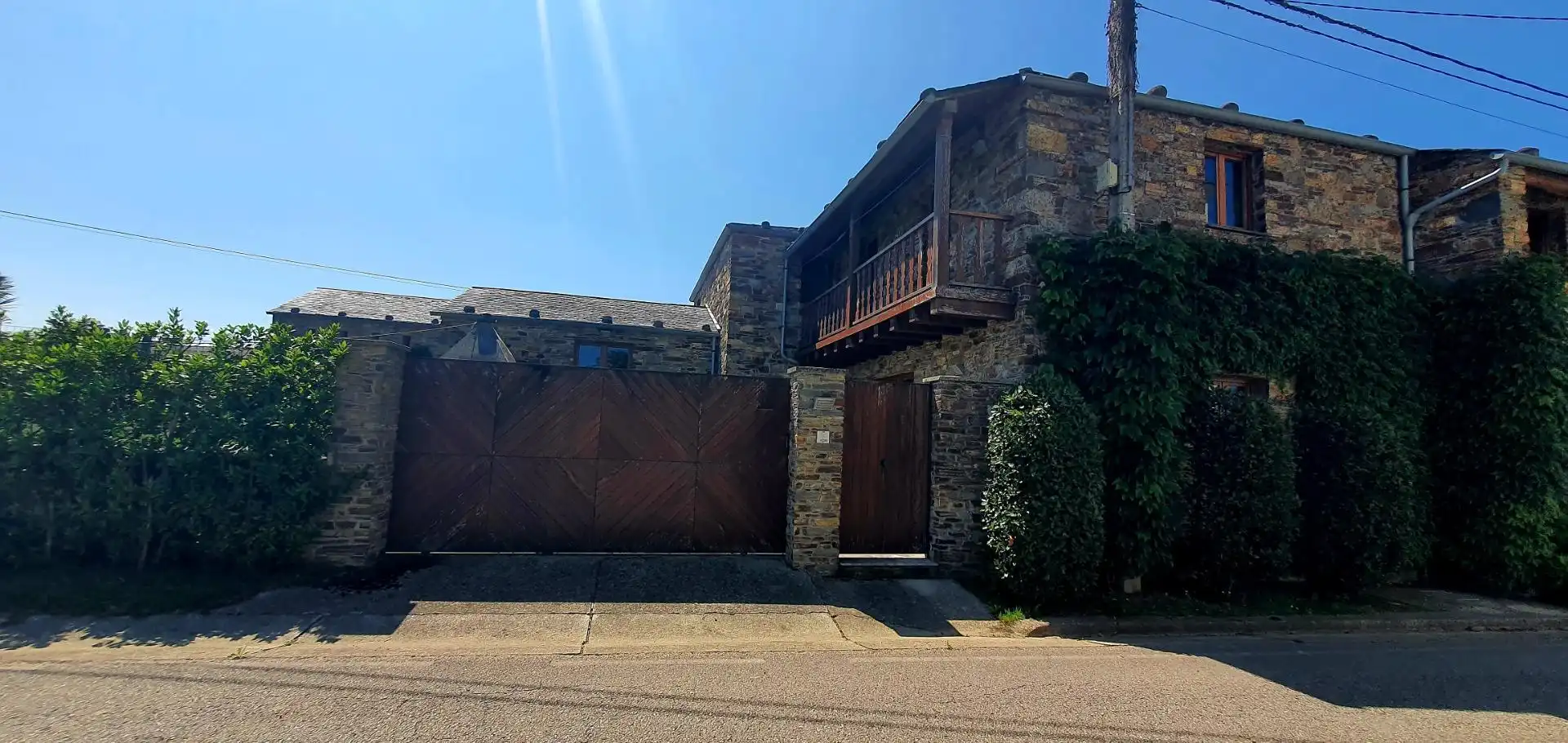 Vista exterior de Casa o xalet en venda en Tapia de Casariego amb Calefacció, Jardí privat i Terrassa