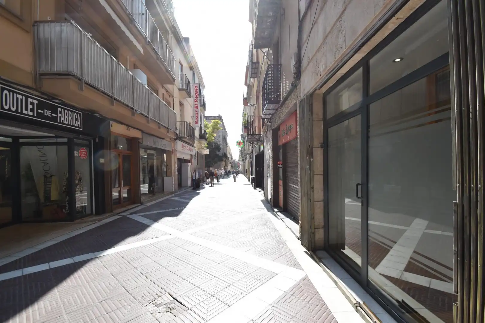 Vista exterior de Local en venda en Vilanova i la Geltrú